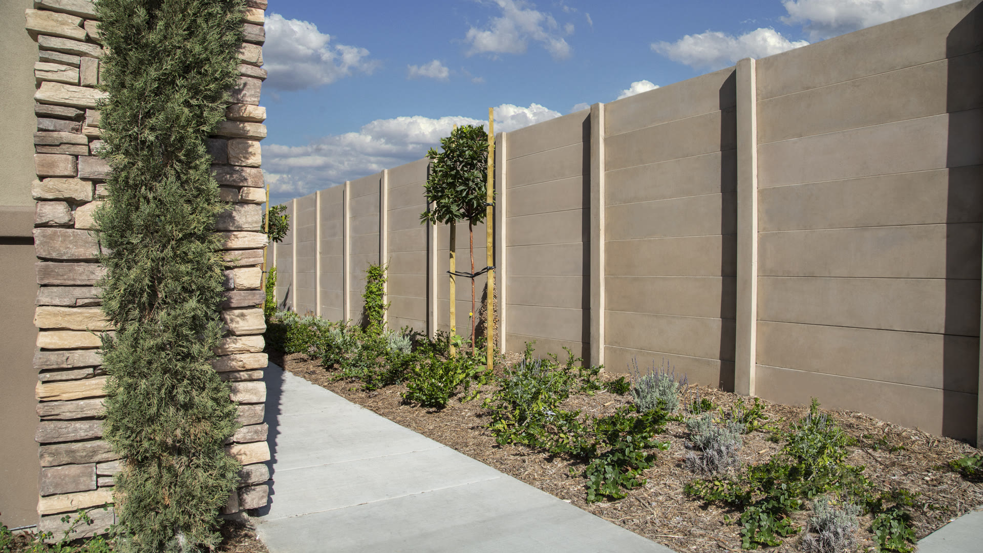 SmoothStone™ precast concrete fence